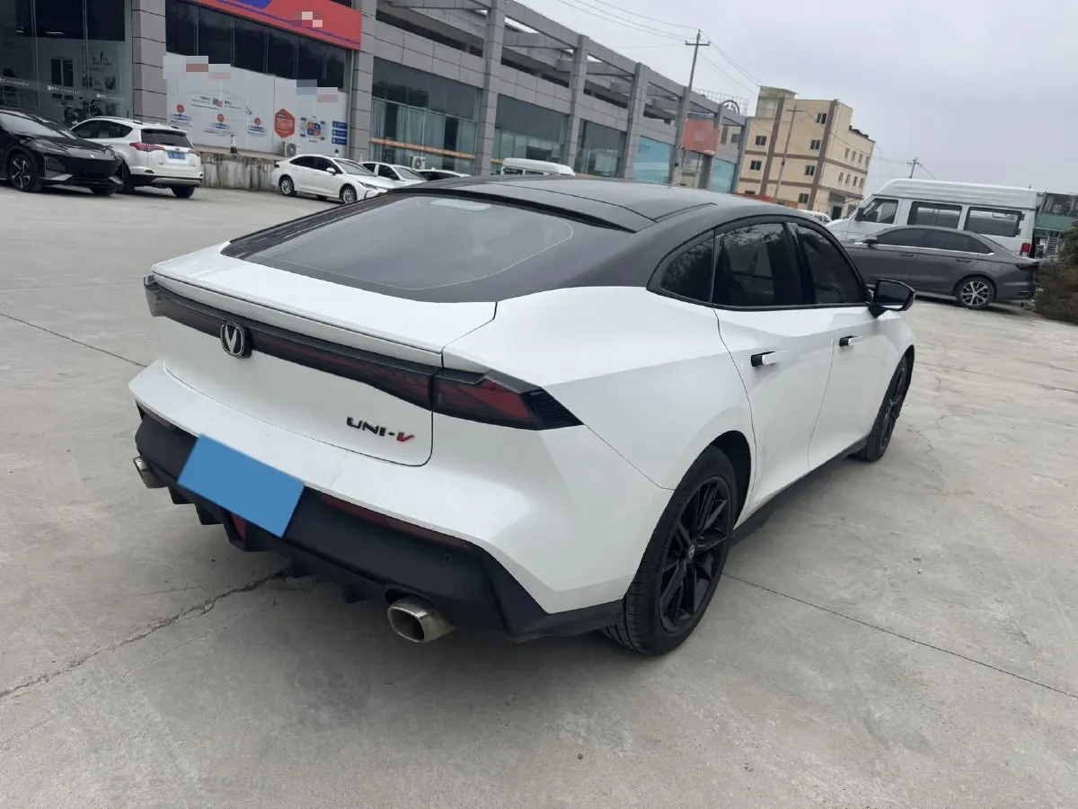 2023 ChangAn UNI-V 1.5T 188HP L4 7DCT,autocango,china used car exporter,china ev exporter,chinese used car exporter,chinese used ev exporter