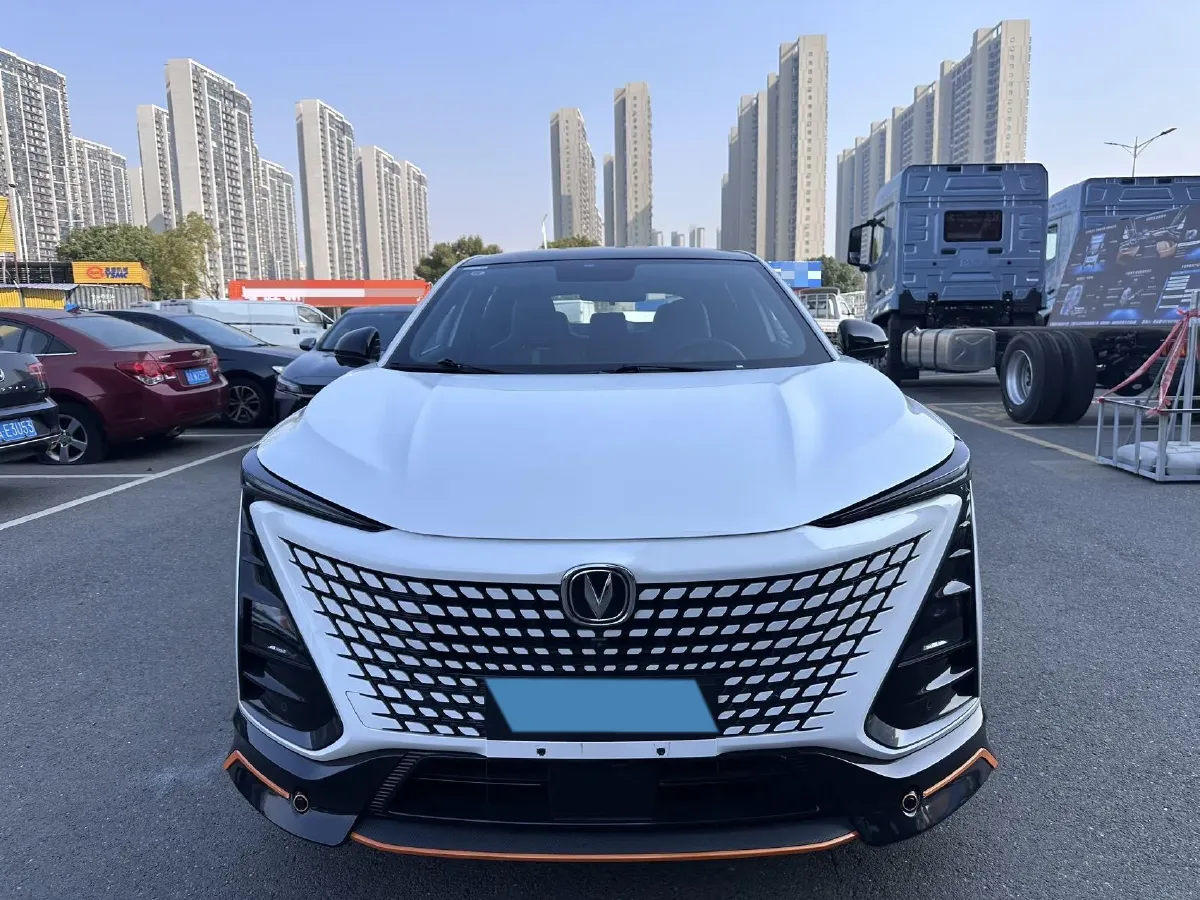 2022 ChangAn UNI-T 1.5T 188HP L4 7DCT,autocango,china used car exporter,china ev exporter,chinese used car exporter,chinese used ev exporter