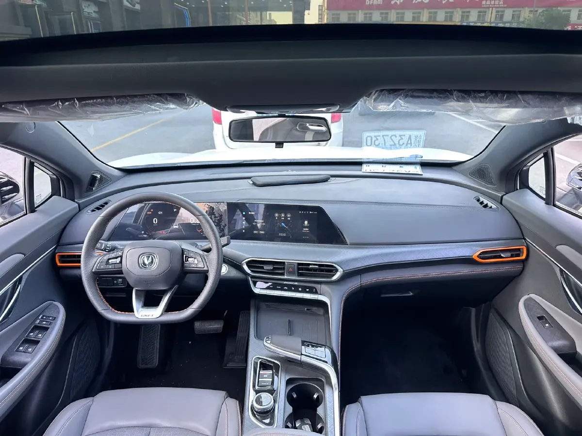 2022 ChangAn UNI-T 1.5T 188HP L4 7DCT,autocango,china used car exporter,china ev exporter,chinese used car exporter,chinese used ev exporter