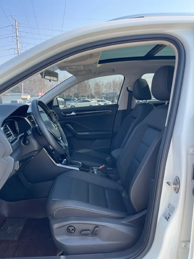 2022 Volkswagen T-Roc 1.4T 150HP L4 7DCT,autocango,china used car exporter,china ev exporter,chinese used car exporter,chinese used ev exporter