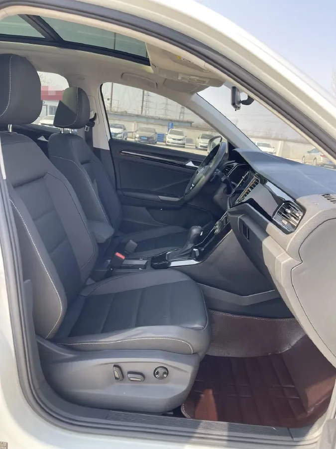 2022 Volkswagen T-Roc 1.4T 150HP L4 7DCT,autocango,china used car exporter,china ev exporter,chinese used car exporter,chinese used ev exporter