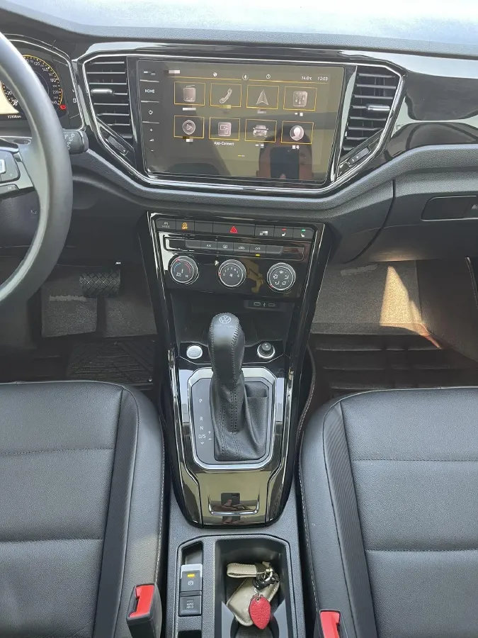 2022 Volkswagen T-Roc 1.4T 150HP L4 7DCT,autocango,china used car exporter,china ev exporter,chinese used car exporter,chinese used ev exporter