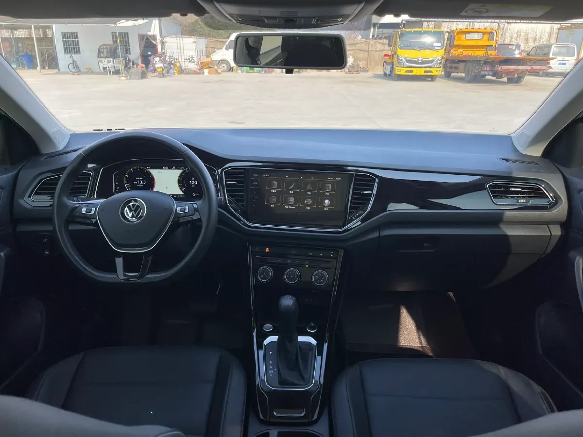 2022 Volkswagen T-Roc 1.4T 150HP L4 7DCT,autocango,china used car exporter,china ev exporter,chinese used car exporter,chinese used ev exporter