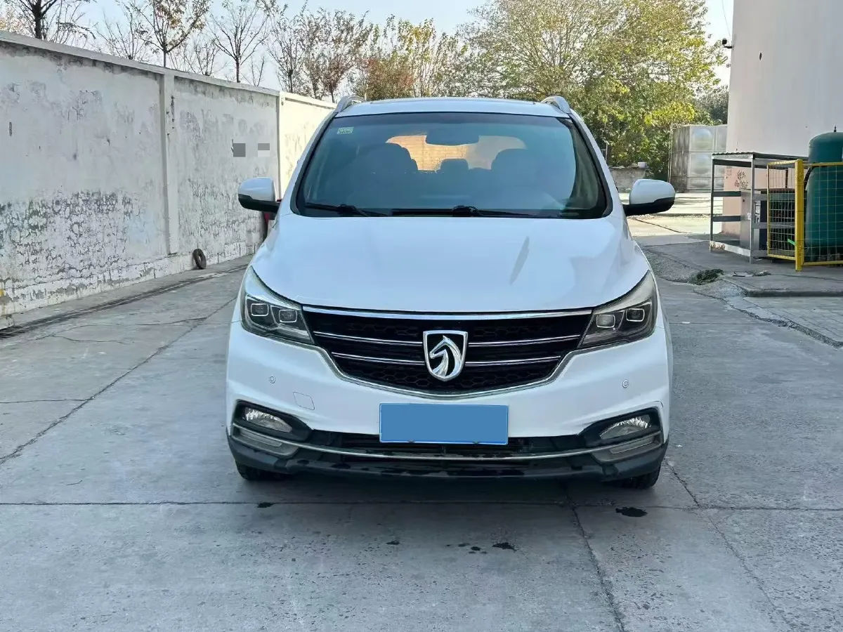 2017 BaoJun 730 1.5T 150HP L4 6MT,autocango,china used car exporter,china ev exporter,chinese used car exporter,chinese used ev exporter