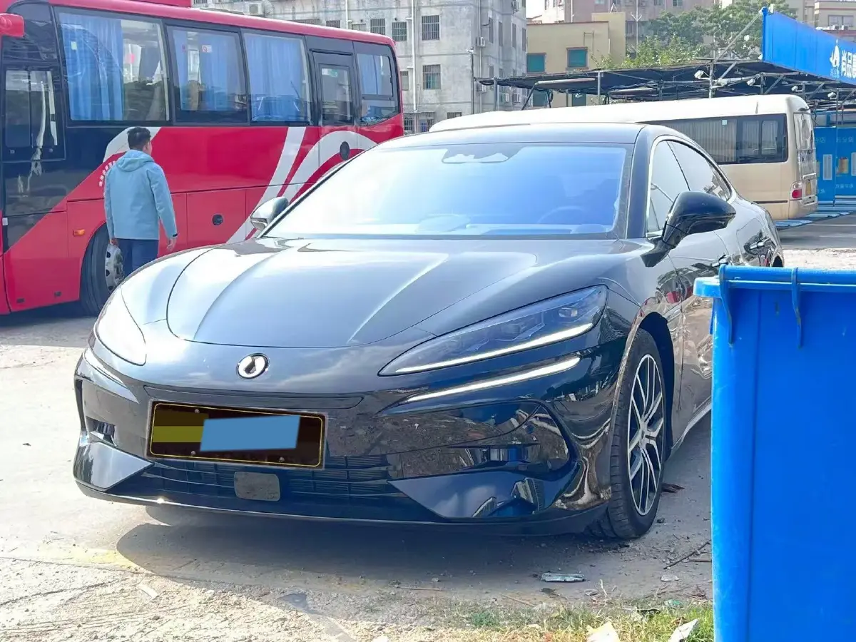 2024 Denza DenzaZ9 2.0T 207HP L4 E-CVT PHEV 38.5KWH