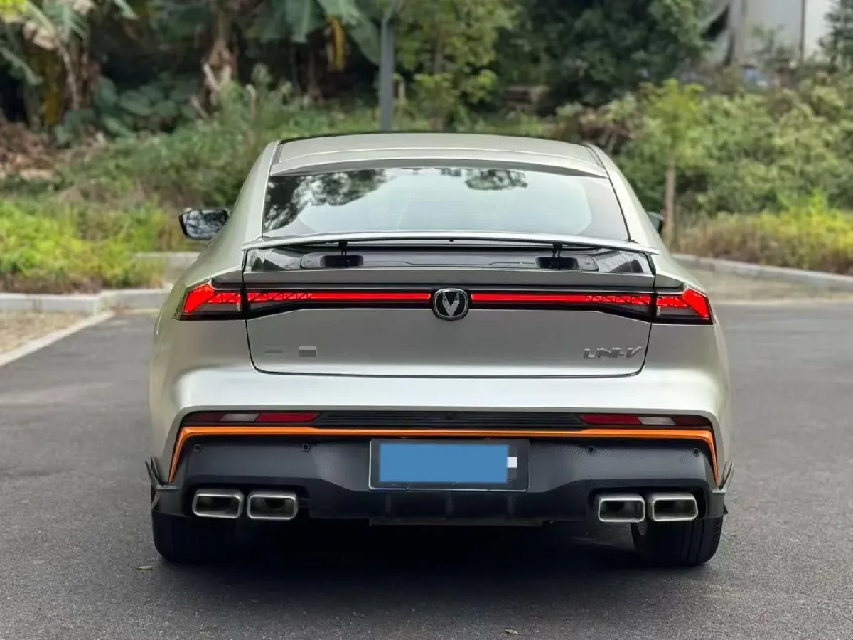 2024 ChangAn UNI-V 1.5T 188HP L4 7DCT,autocango,china used car exporter,china ev exporter,chinese used car exporter,chinese used ev exporter