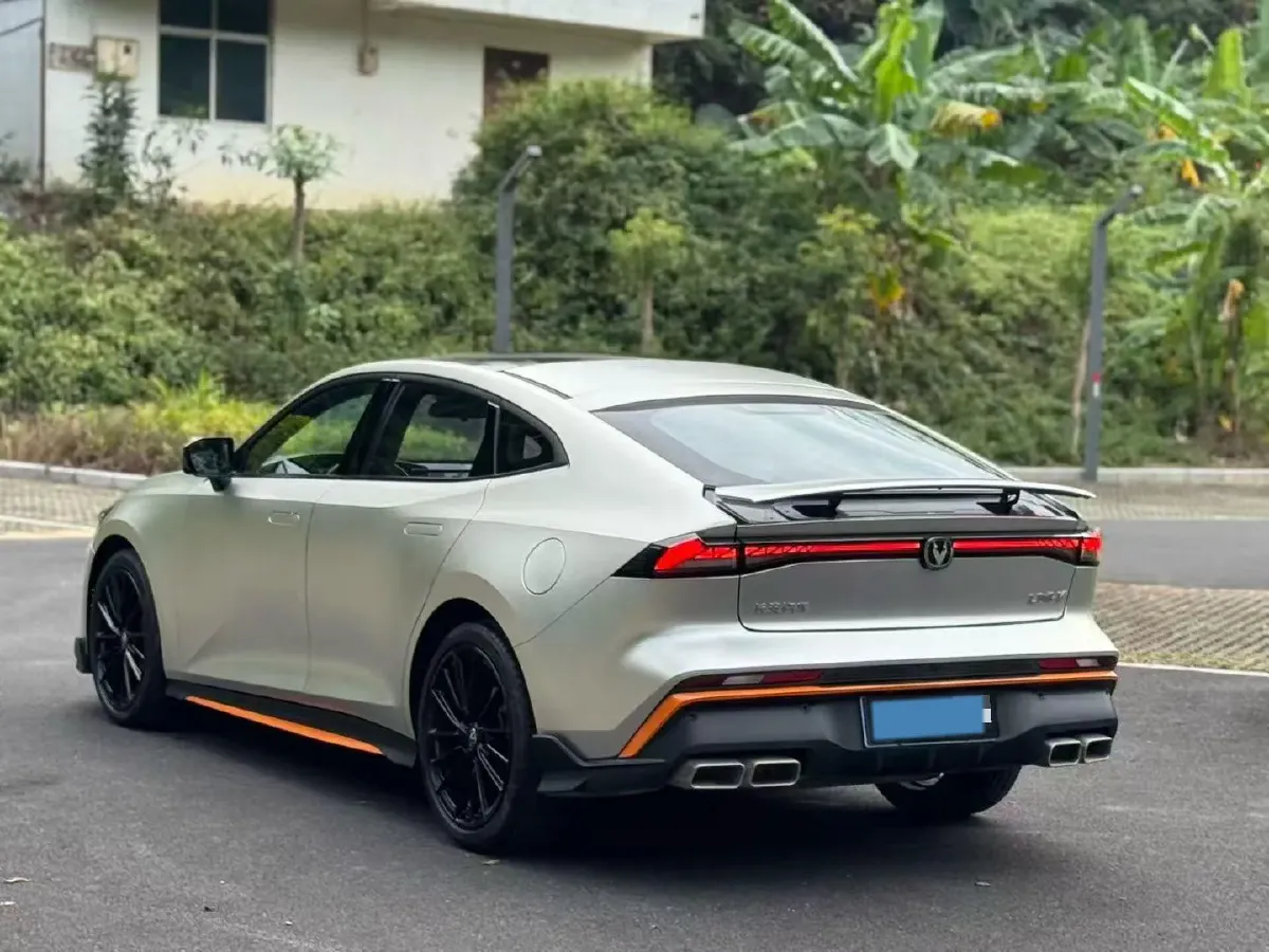 2024 ChangAn UNI-V 1.5T 188HP L4 7DCT,autocango,china used car exporter,china ev exporter,chinese used car exporter,chinese used ev exporter