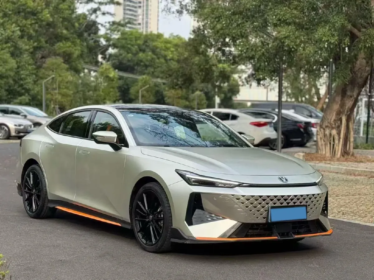 2024 ChangAn UNI-V 1.5T 188HP L4 7DCT,autocango,china used car exporter,china ev exporter,chinese used car exporter,chinese used ev exporter