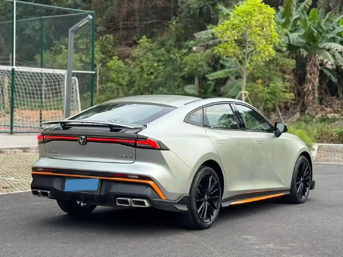 2024 ChangAn UNI-V 1.5T 188HP L4 7DCT,autocango,china used car exporter,china ev exporter,chinese used car exporter,chinese used ev exporter