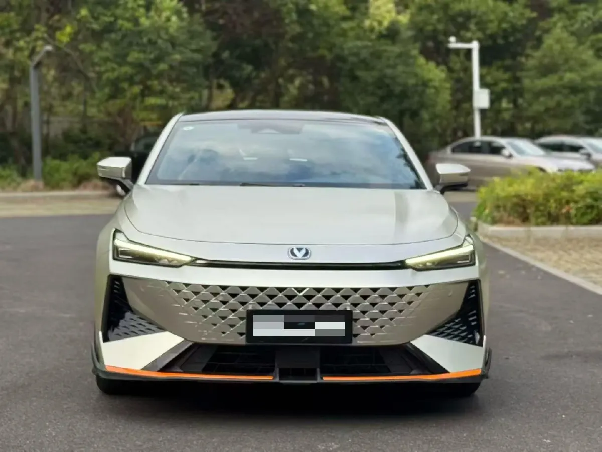 2024 ChangAn UNI-V 1.5T 188HP L4 7DCT,autocango,china used car exporter,china ev exporter,chinese used car exporter,chinese used ev exporter