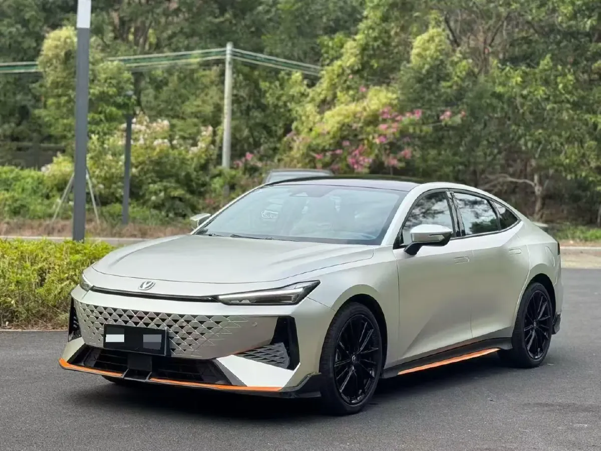 2024 ChangAn UNI-V 1.5T 188HP L4 7DCT,autocango,china used car exporter,china ev exporter,chinese used car exporter,chinese used ev exporter