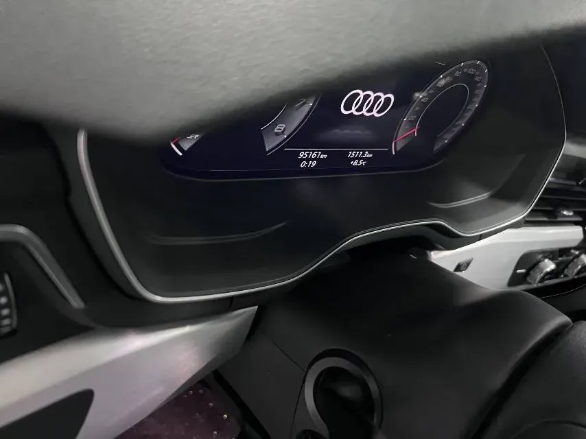 2020 Audi A4L 2.0T 190HP L4 7DCT,autocango,china used car exporter,china ev exporter,chinese used car exporter,chinese used ev exporter