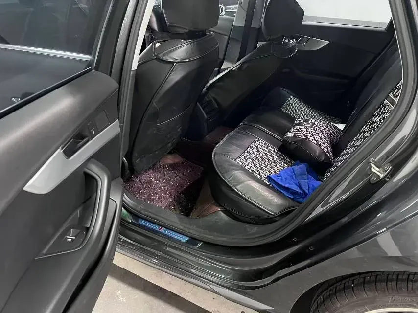 2020 Audi A4L 2.0T 190HP L4 7DCT,autocango,china used car exporter,china ev exporter,chinese used car exporter,chinese used ev exporter