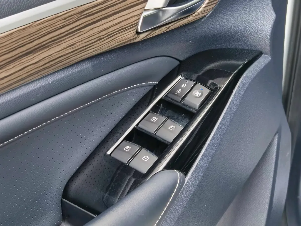 2021 GAC Trumpchi M8 2.0T 252HP L4 8AT,autocango,china used car exporter,china ev exporter,chinese used car exporter,chinese used ev exporter