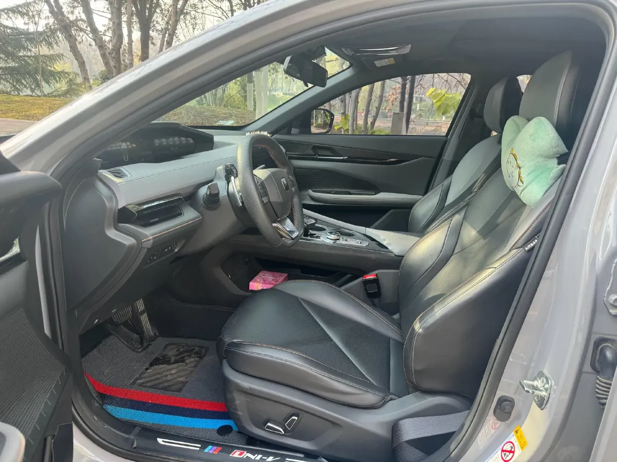 2022 ChangAn UNI-V 1.5T 188HP L4 7DCT,autocango,china used car exporter,china ev exporter,chinese used car exporter,chinese used ev exporter