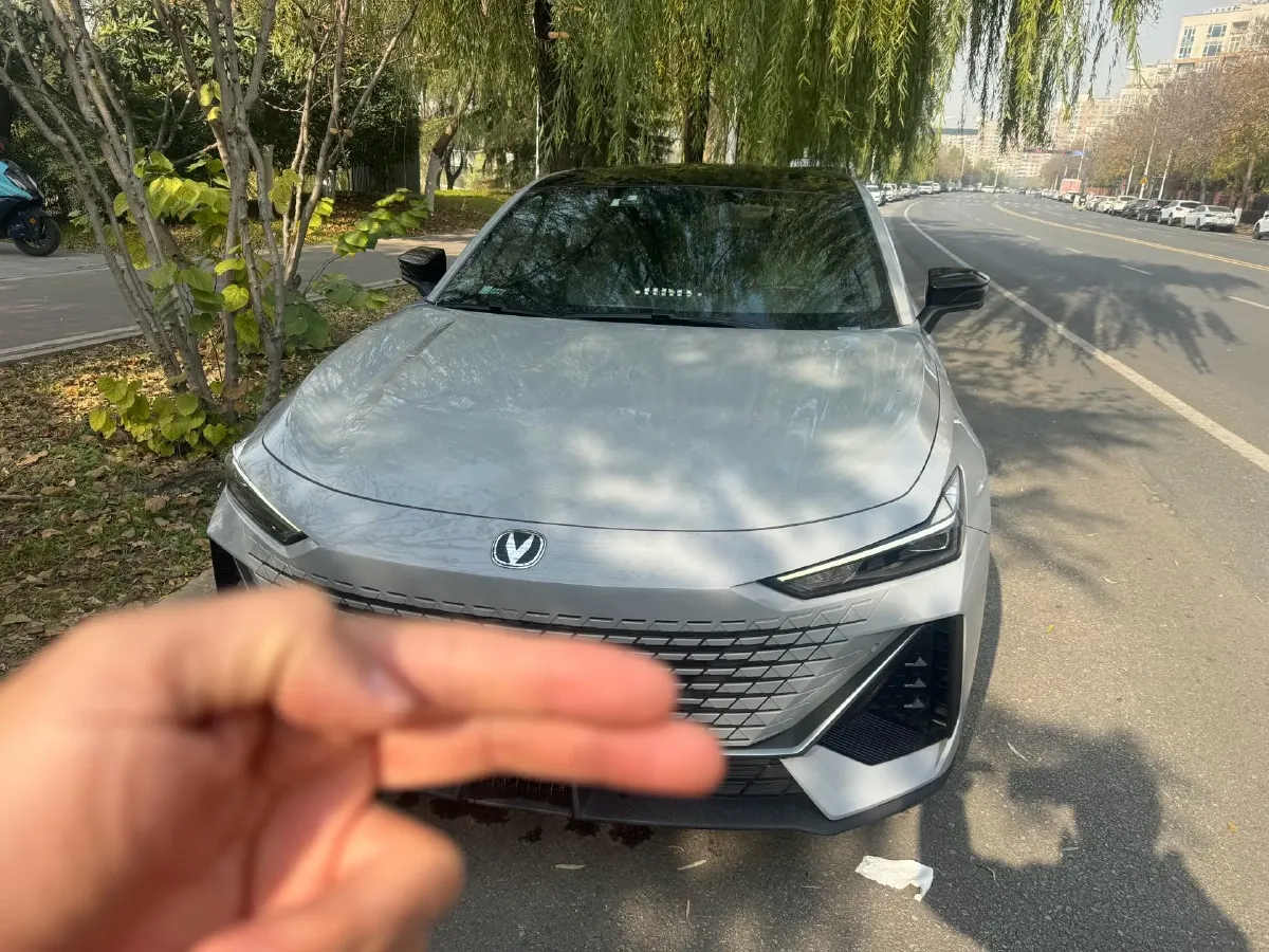 2022 ChangAn UNI-V 1.5T 188HP L4 7DCT,autocango,china used car exporter,china ev exporter,chinese used car exporter,chinese used ev exporter