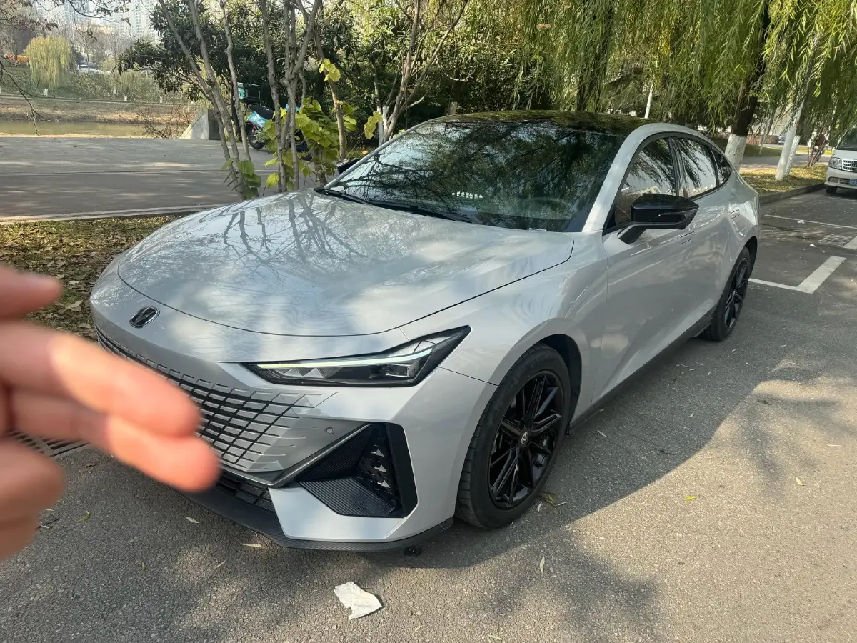 2022 ChangAn UNI-V 1.5T 188HP L4 7DCT