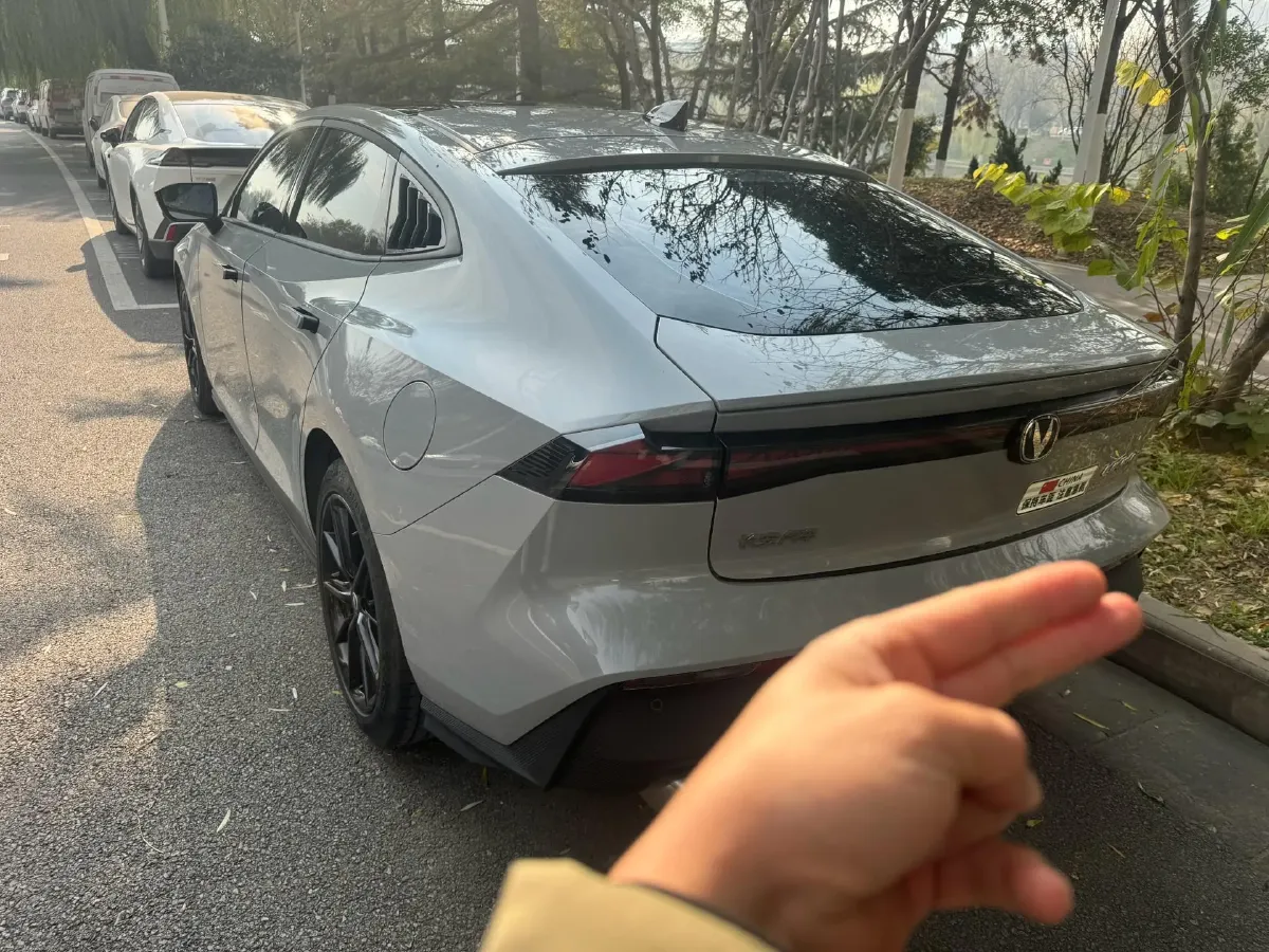 2022 ChangAn UNI-V 1.5T 188HP L4 7DCT,autocango,china used car exporter,china ev exporter,chinese used car exporter,chinese used ev exporter