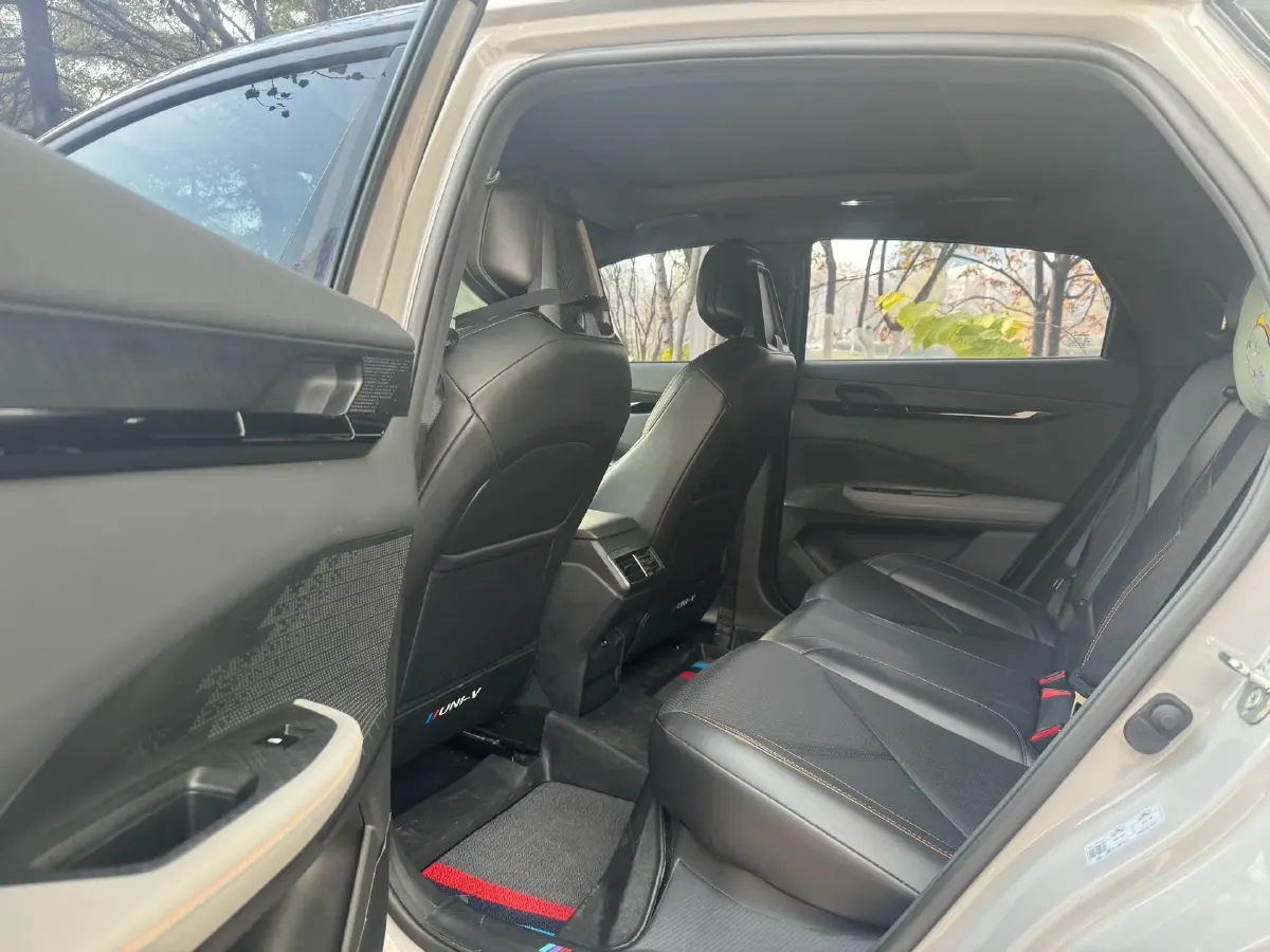 2022 ChangAn UNI-V 1.5T 188HP L4 7DCT,autocango,china used car exporter,china ev exporter,chinese used car exporter,chinese used ev exporter