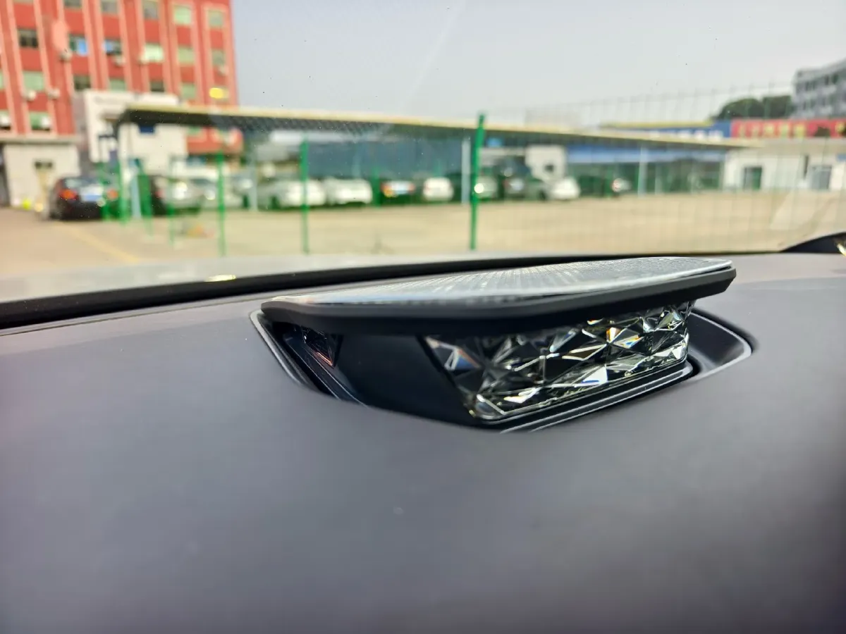 2025 Denza DenzaN9 2.0T 207HP L4 E-CVT PHEV,autocango,china used car exporter,china ev exporter,chinese used car exporter,chinese used ev exporter