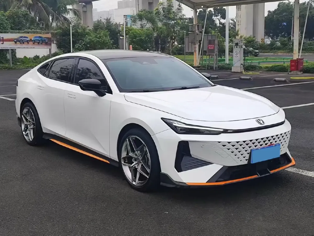 2024 ChangAn UNI-V 1.5T 188HP L4 7DCT,autocango,china used car exporter,china ev exporter,chinese used car exporter,chinese used ev exporter