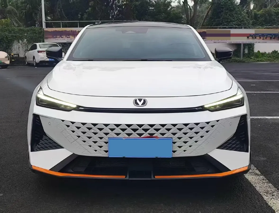 2024 ChangAn UNI-V 1.5T 188HP L4 7DCT,autocango,china used car exporter,china ev exporter,chinese used car exporter,chinese used ev exporter