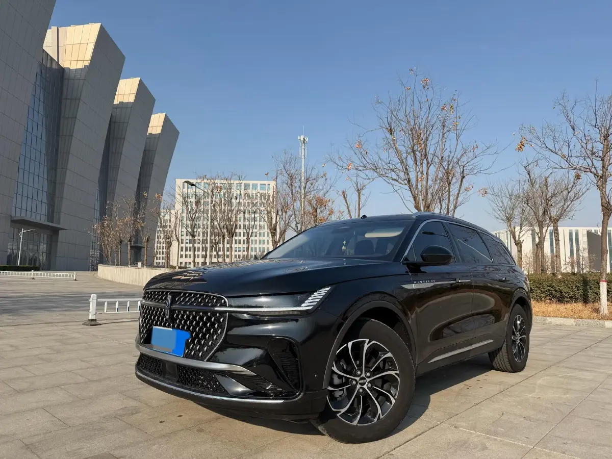 2023 Lincoln Nautilus 2.0T 261HP L4 8AT