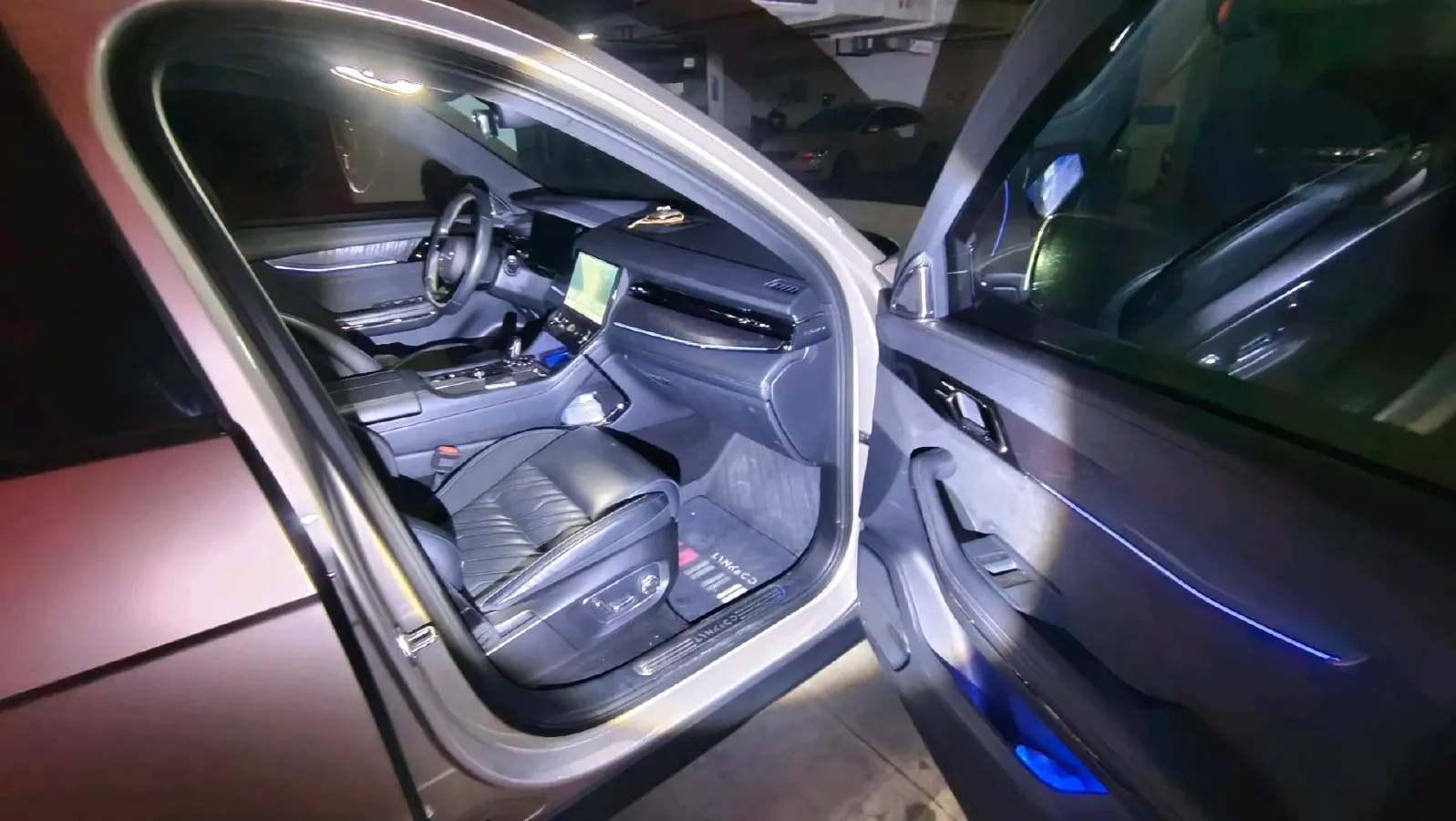 2021 Kia Carnival 2.0T 233HP L4 8AT,autocango,china used car exporter,china ev exporter,chinese used car exporter,chinese used ev exporter