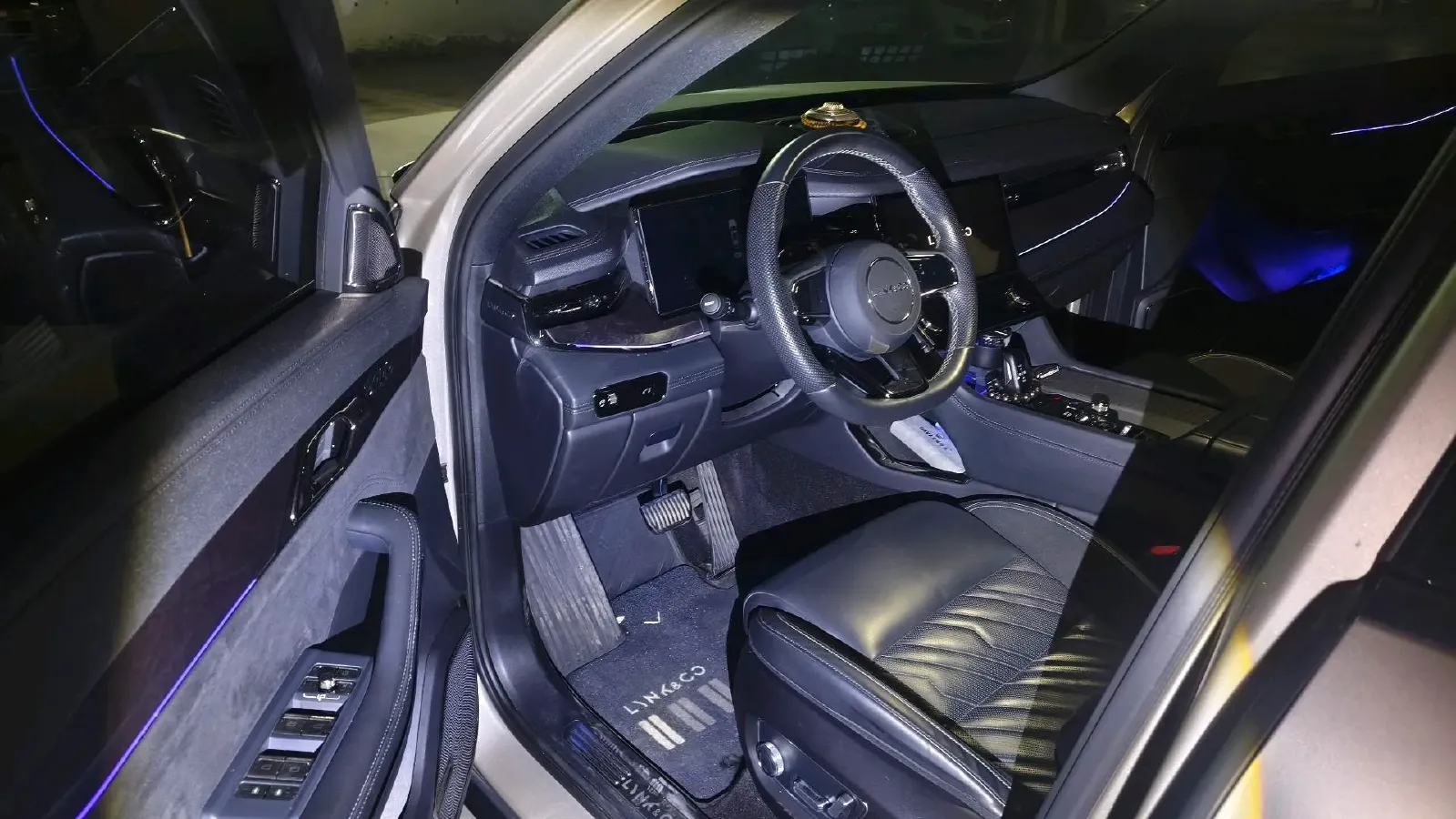 2021 Kia Carnival 2.0T 233HP L4 8AT,autocango,china used car exporter,china ev exporter,chinese used car exporter,chinese used ev exporter