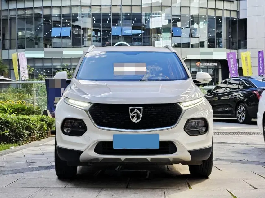 2019 BaoJun 730 1.5L 105HP L4 6MT,autocango,china used car exporter,china ev exporter,chinese used car exporter,chinese used ev exporter