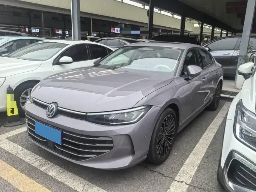 2025 Volkswagen Passat 2.0T 220HP L4 7DCT