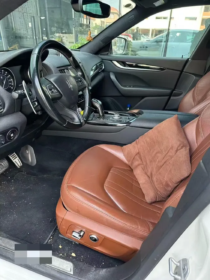 2022 Maserati Levante 2.0T 330HP L4 8AT,autocango,china used car exporter,china ev exporter,chinese used car exporter,chinese used ev exporter