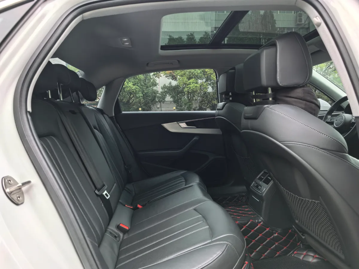 2020 Audi A4L 2.0T 190HP L4 7DCT,autocango,china used car exporter,china ev exporter,chinese used car exporter,chinese used ev exporter