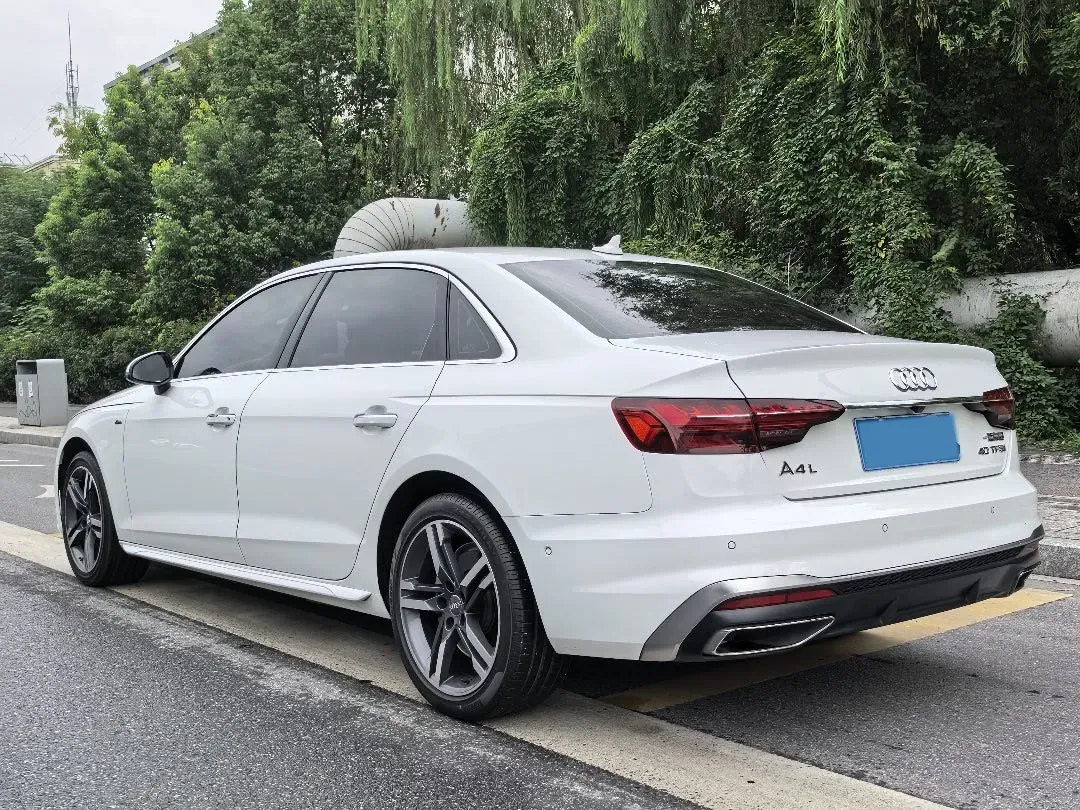 2020 Audi A4L 2.0T 190HP L4 7DCT,autocango,china used car exporter,china ev exporter,chinese used car exporter,chinese used ev exporter