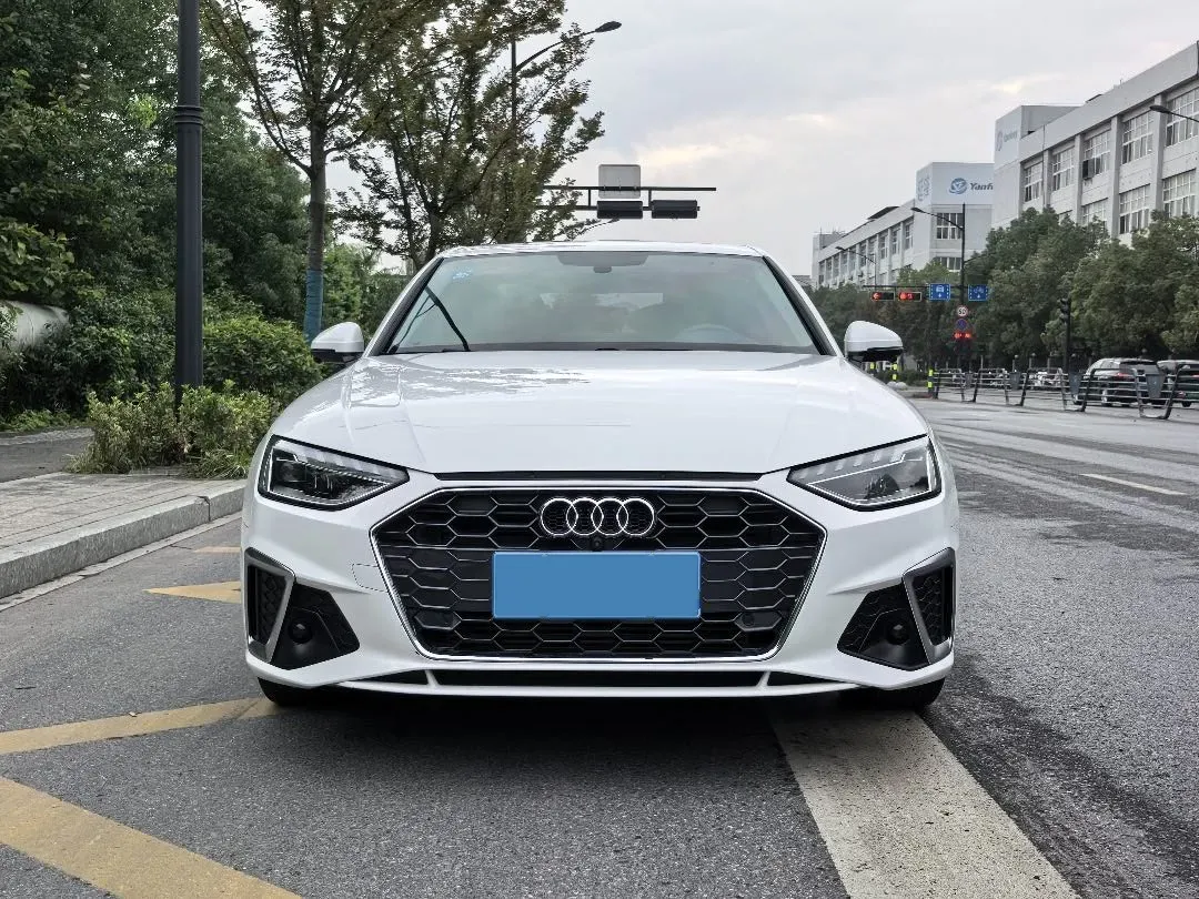 2020 Audi A4L 2.0T 190HP L4 7DCT,autocango,china used car exporter,china ev exporter,chinese used car exporter,chinese used ev exporter