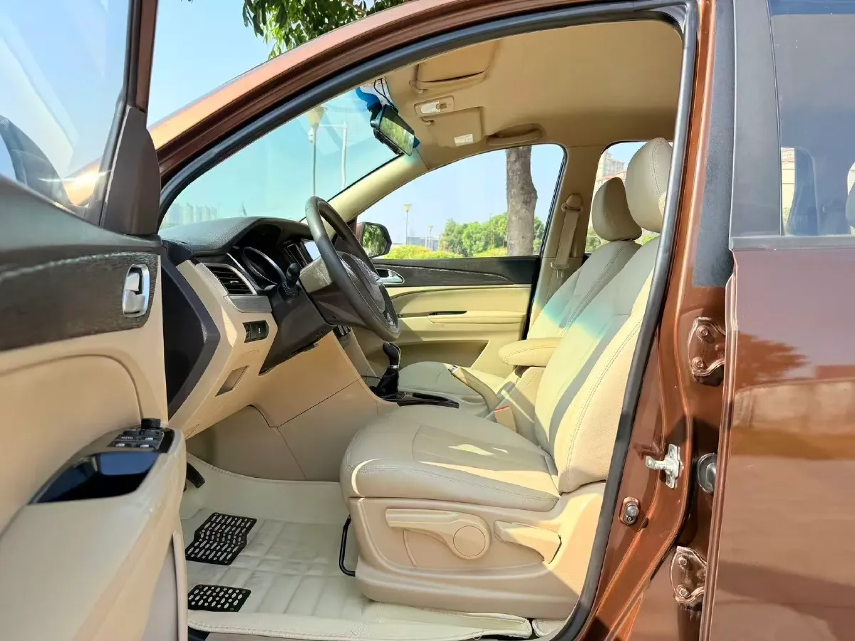 2016 BaoJun 730 1.5L 112HP L4 5MT,autocango,china used car exporter,china ev exporter,chinese used car exporter,chinese used ev exporter