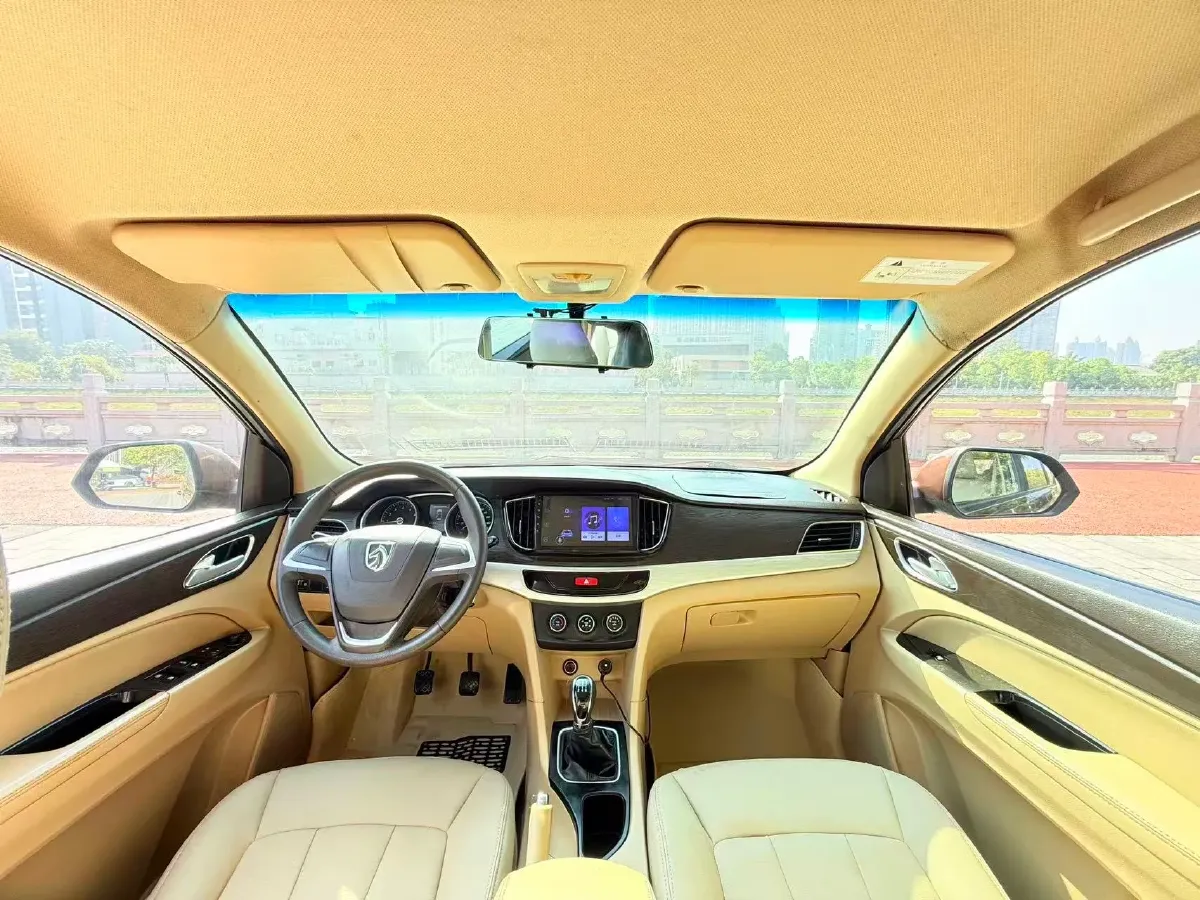 2016 BaoJun 730 1.5L 112HP L4 5MT,autocango,china used car exporter,china ev exporter,chinese used car exporter,chinese used ev exporter