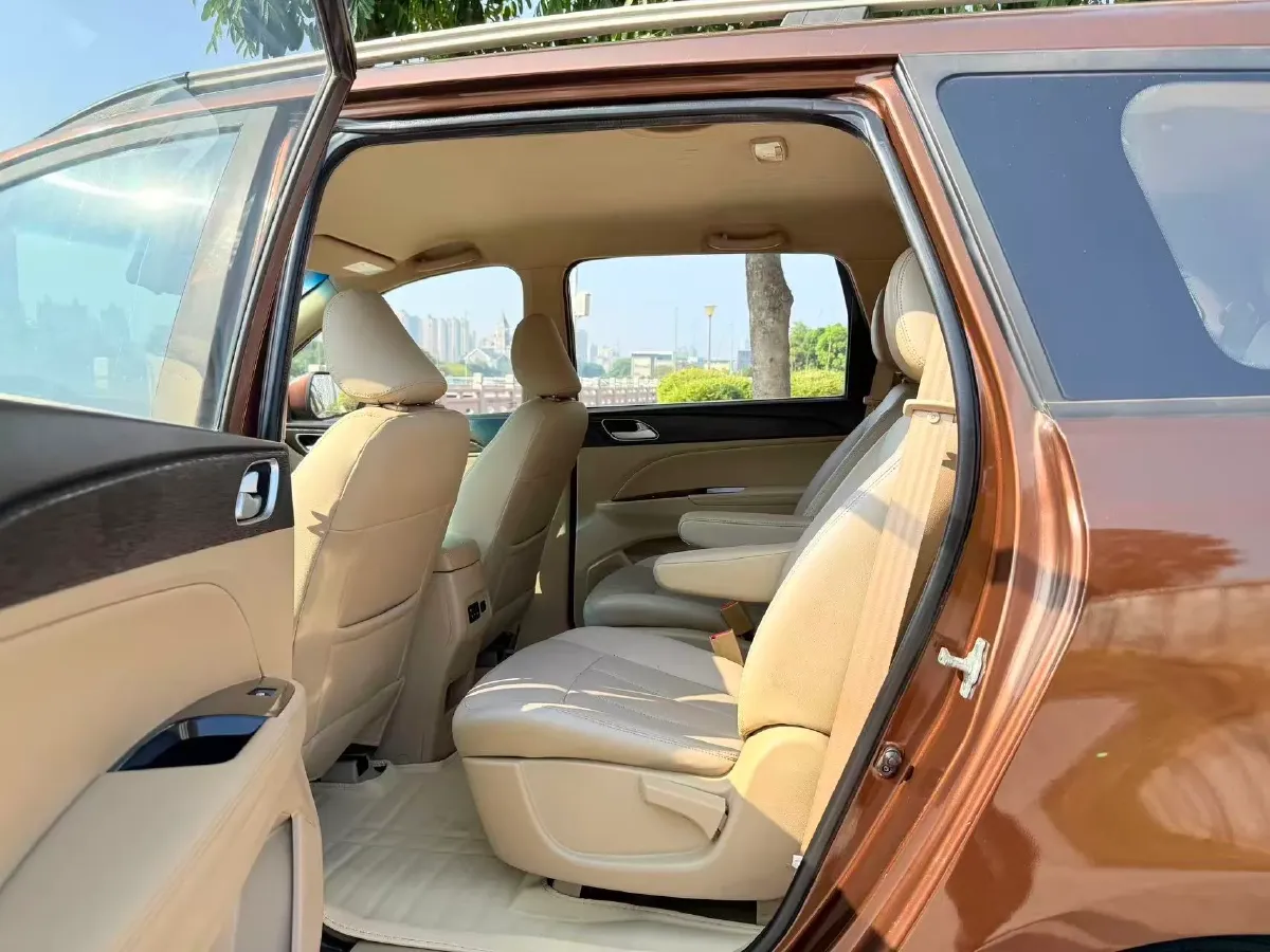 2016 BaoJun 730 1.5L 112HP L4 5MT,autocango,china used car exporter,china ev exporter,chinese used car exporter,chinese used ev exporter