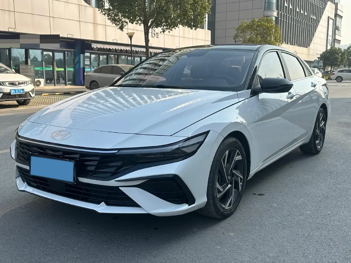 2023 Hyundai Elantra 1.5L 115HP L4 CVT