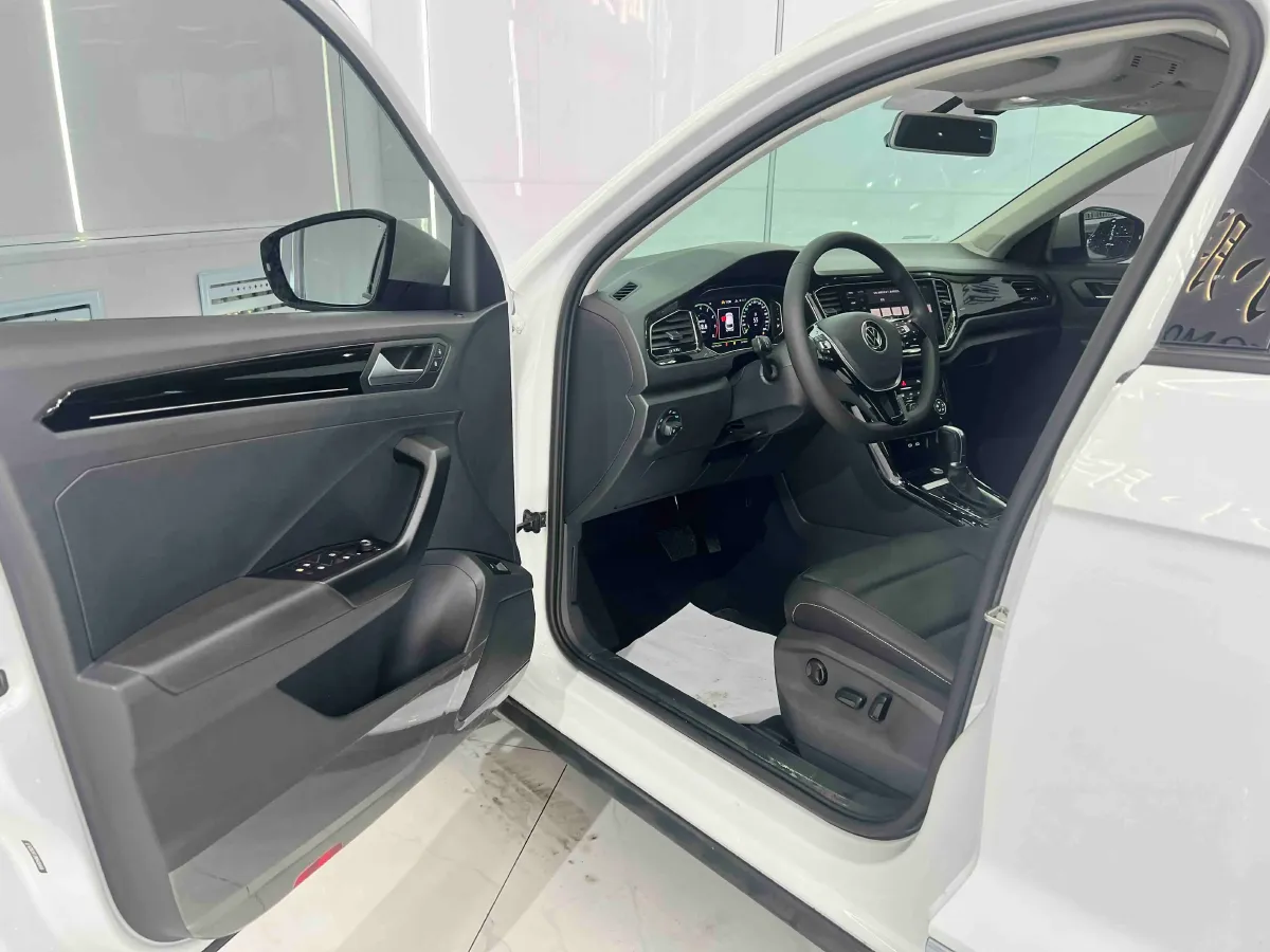 2022 Volkswagen T-Roc 1.4T 150HP L4 7DCT,autocango,china used car exporter,china ev exporter,chinese used car exporter,chinese used ev exporter