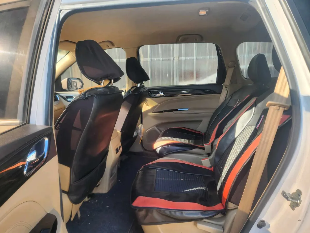 2016 BaoJun 730 1.5L 112HP L4 5MT,autocango,china used car exporter,china ev exporter,chinese used car exporter,chinese used ev exporter