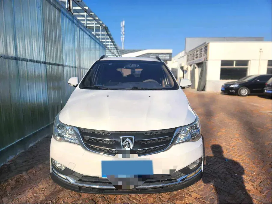 2016 BaoJun 730 1.5L 112HP L4 5MT,autocango,china used car exporter,china ev exporter,chinese used car exporter,chinese used ev exporter