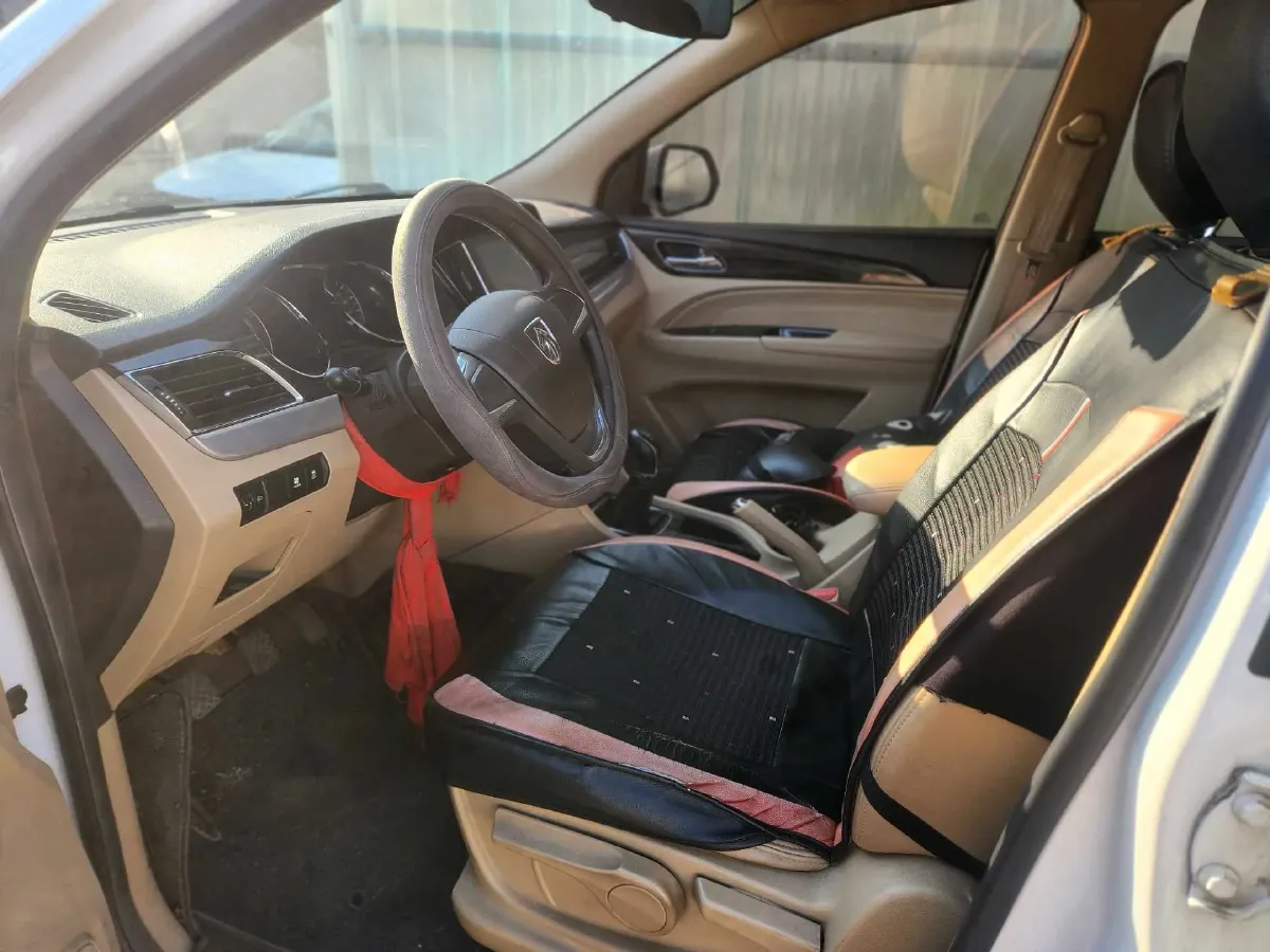 2016 BaoJun 730 1.5L 112HP L4 5MT,autocango,china used car exporter,china ev exporter,chinese used car exporter,chinese used ev exporter