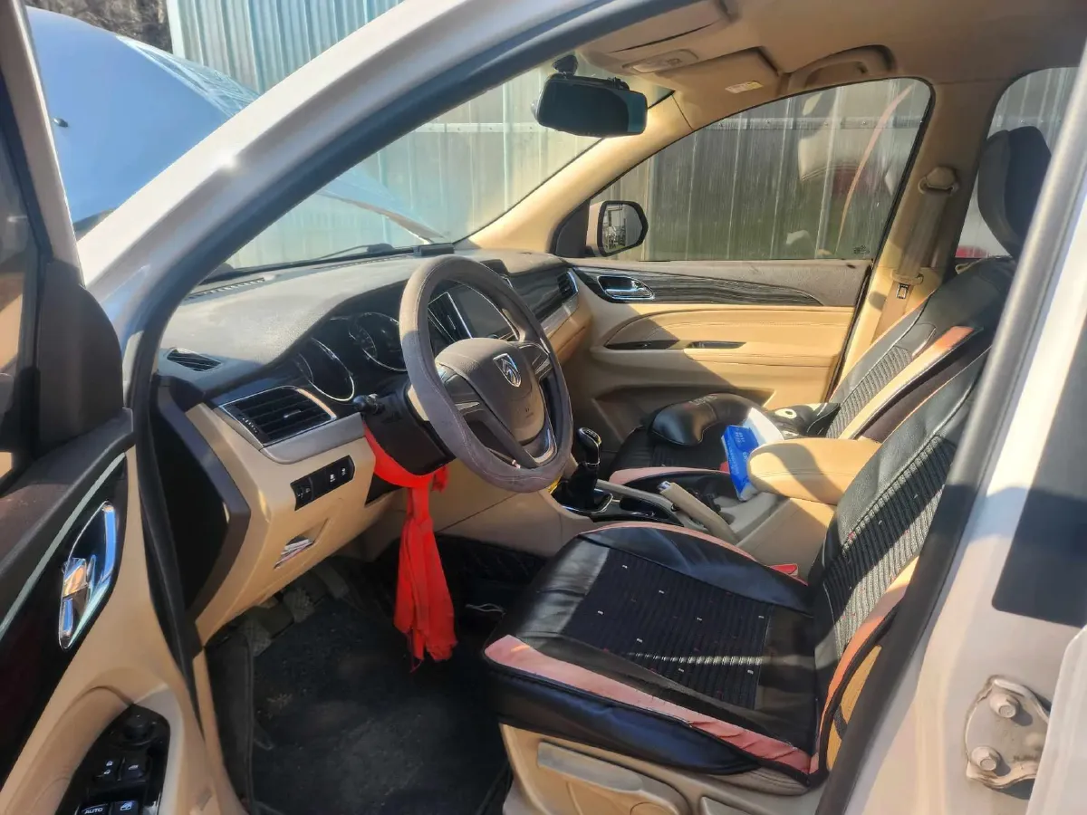 2016 BaoJun 730 1.5L 112HP L4 5MT,autocango,china used car exporter,china ev exporter,chinese used car exporter,chinese used ev exporter