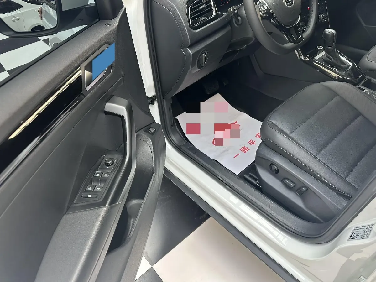 2022 Volkswagen T-Roc 1.4T 150HP L4 7DCT,autocango,china used car exporter,china ev exporter,chinese used car exporter,chinese used ev exporter