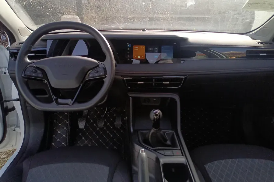 2023 Roewe i5 1.5L 129HP L4 5MT,autocango,china used car exporter,china ev exporter,chinese used car exporter,chinese used ev exporter