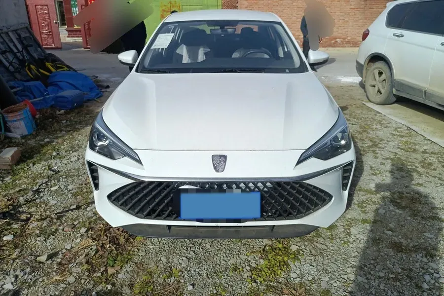 2023 Roewe i5 1.5L 129HP L4 5MT,autocango,china used car exporter,china ev exporter,chinese used car exporter,chinese used ev exporter