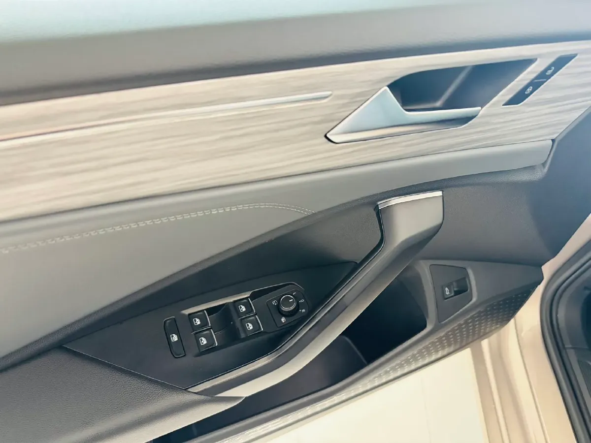 2023 Volkswagen Sagitar 1.4T 150HP L4 7DCT,autocango,china used car exporter,china ev exporter,chinese used car exporter,chinese used ev exporter