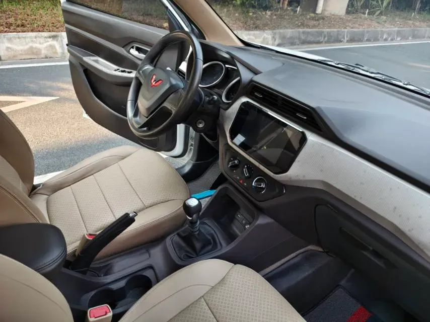 2021 WuLing HongGuang 1.5L 99HP L4 6MT,autocango,china used car exporter,china ev exporter,chinese used car exporter,chinese used ev exporter