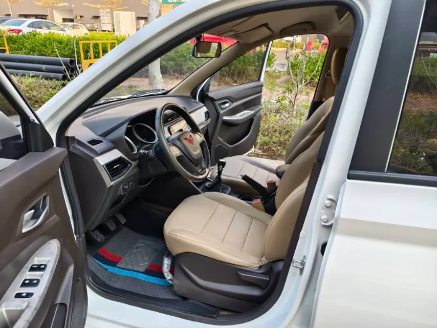 2021 WuLing HongGuang 1.5L 99HP L4 6MT,autocango,china used car exporter,china ev exporter,chinese used car exporter,chinese used ev exporter